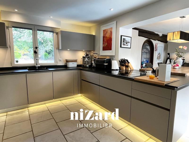 Propriété - 500 m² - 13 pièces