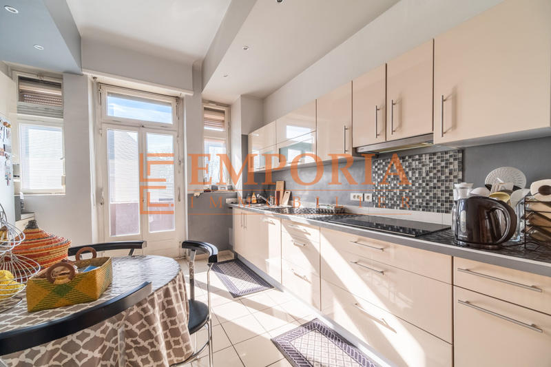 Appartement - 155 m² - 6 pièces