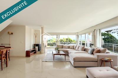 Maison - 242 m² - 8 pièces