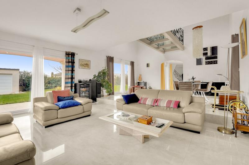 Maison contemporaine - 220 m² - 6 pièces