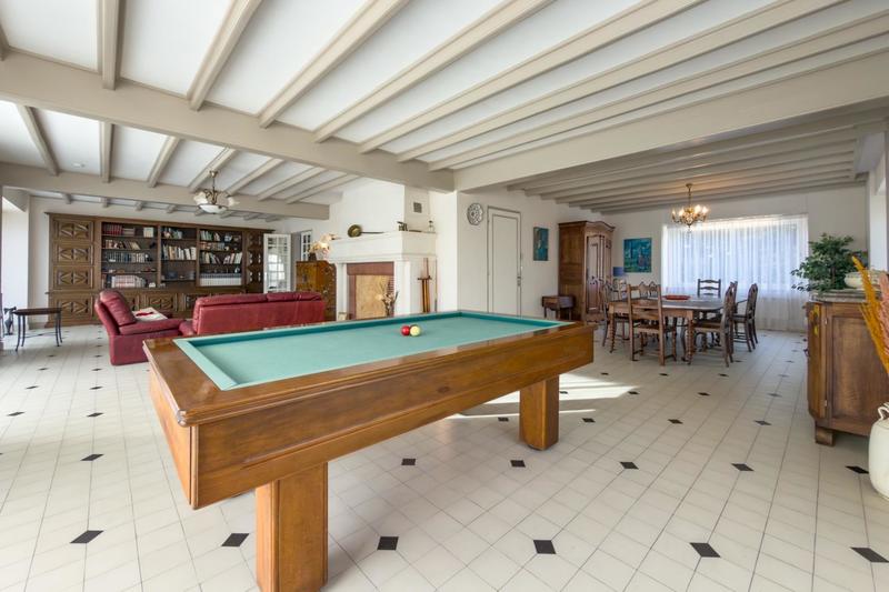 Maison - 600 m² - 15 pièces