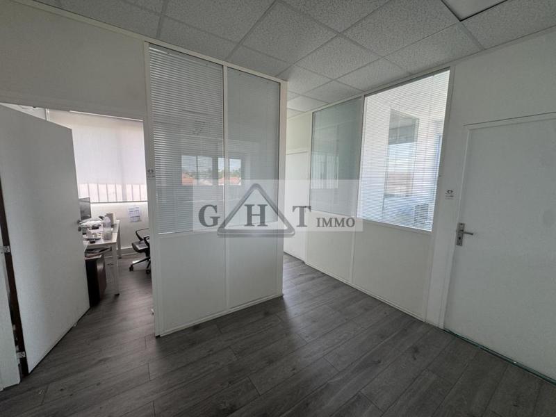 Bureau - 235 m²