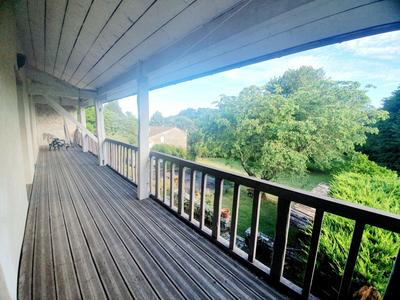 Maison - 220 m² - 9 pièces