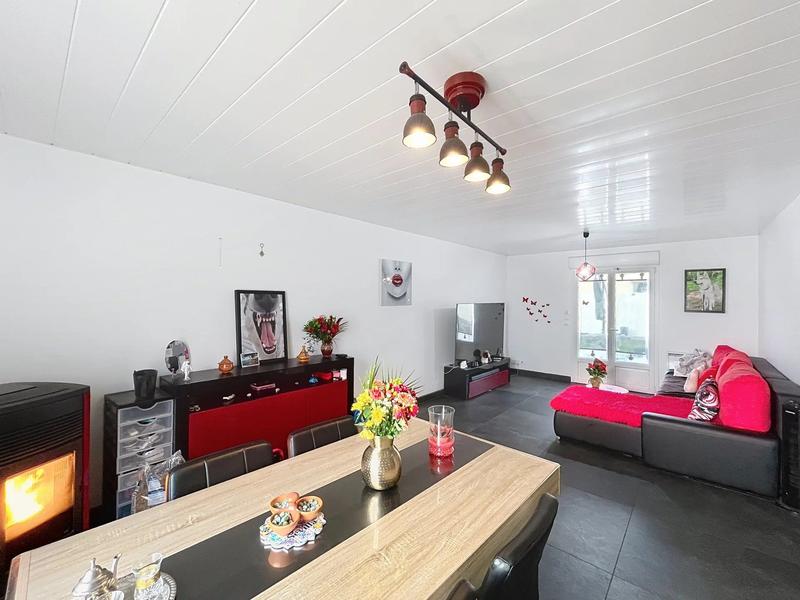 Maison - 90 m² - 5 pièces