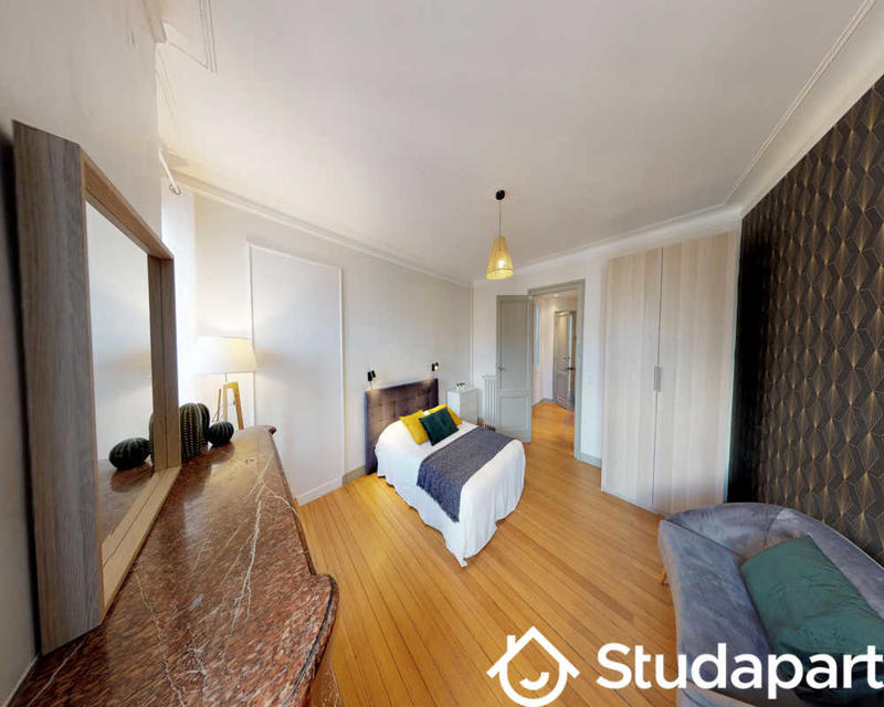 Chambre - 140 m² - 1 pièce