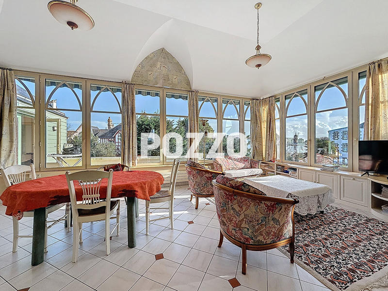 Maison - 201 m² - 8 pièces