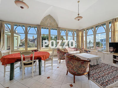 Maison - 201 m² - 8 pièces