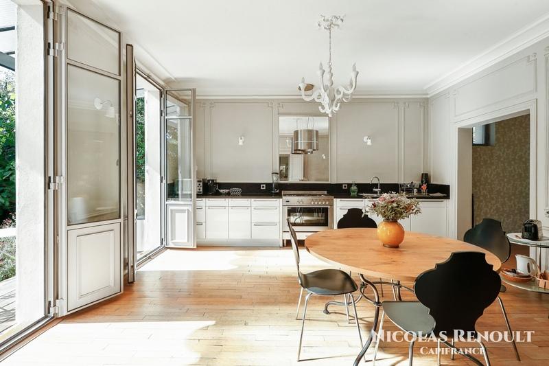 Maison - 250 m² - 8 pièces