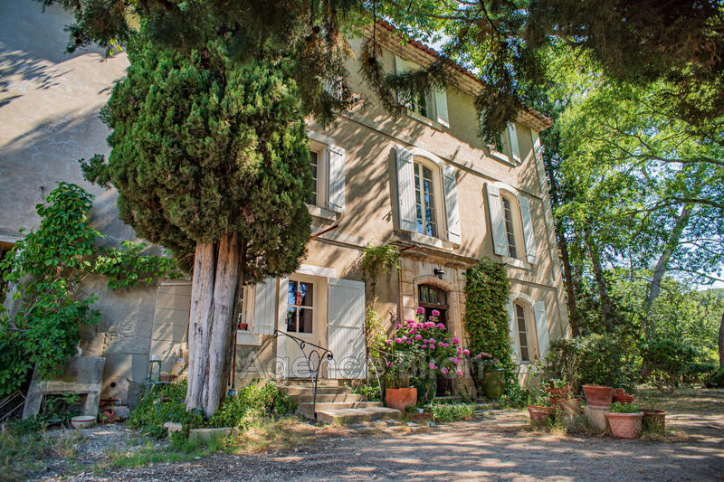 Propriété - 700 m² - 10 pièces