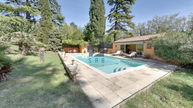 Propriété - 145 m² - 6 pièces