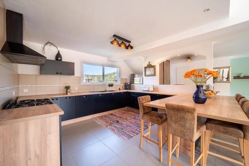 Villa - 250 m² - 8 pièces