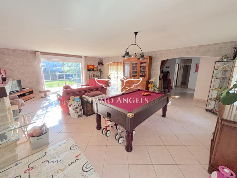 Maison traditionnelle - 179 m² - 8 pièces