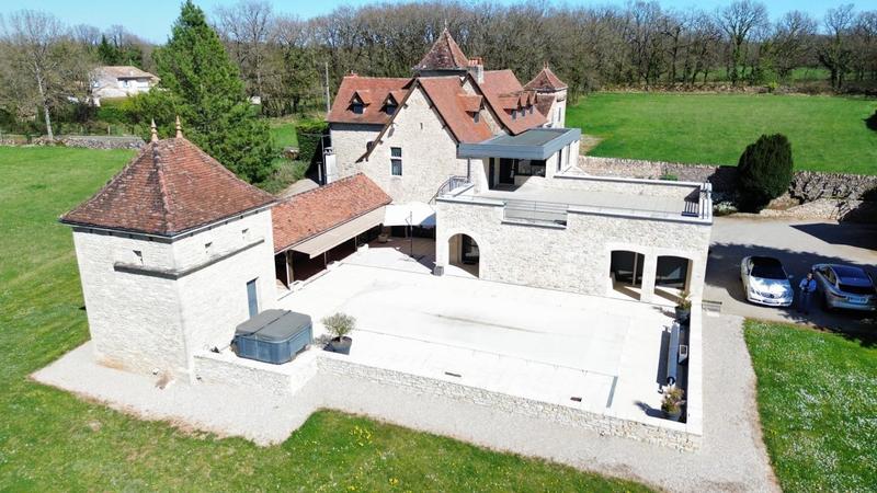 Demeure - 250 m² - 10 pièces