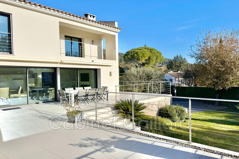 Villa - 195 m² - 6 pièces