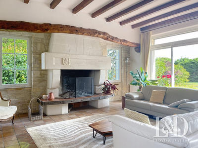 Maison - 278 m² - 9 pièces