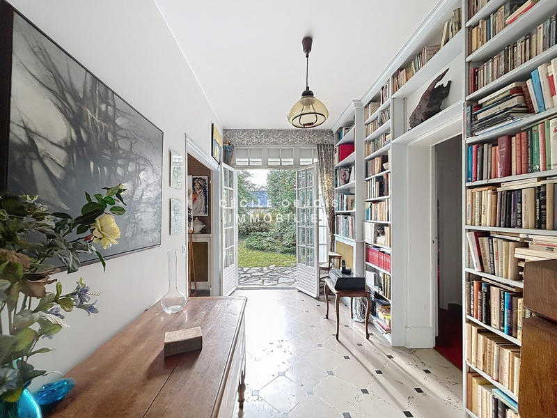 Maison - 201 m² - 7 pièces