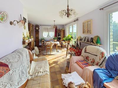 Maison - 94 m² - 6 pièces