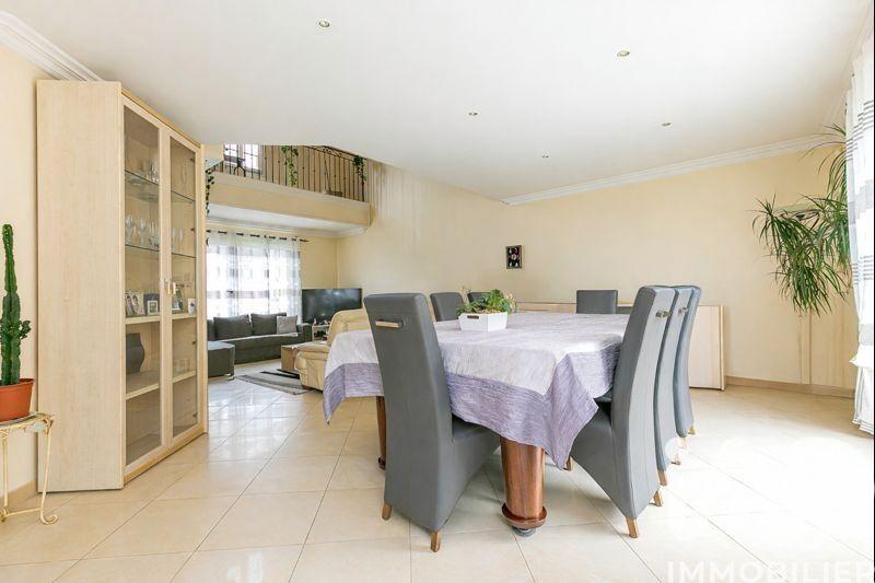 Maison - 213 m² - 7 pièces