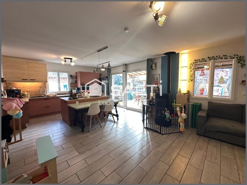 Maison - 95 m² - 5 pièces