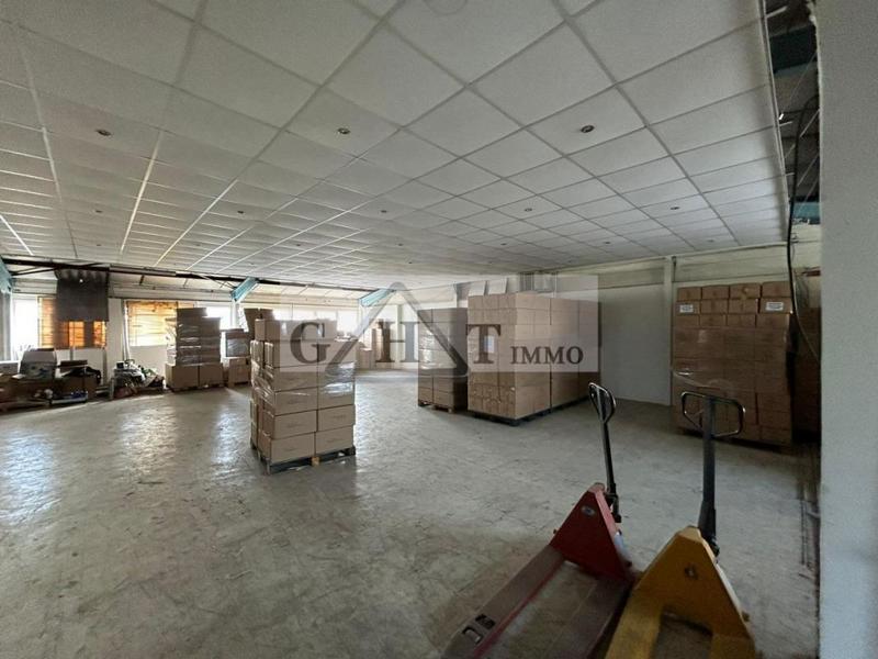 Entrepôt - 1 272 m²