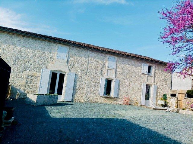 Maison - 300 m² - 11 pièces