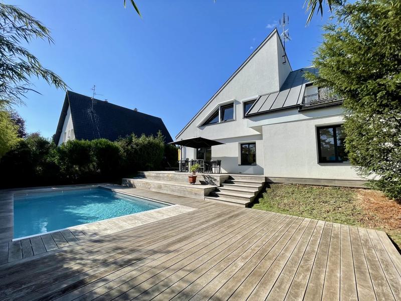 Maison contemporaine - 367 m² - 6 pièces
