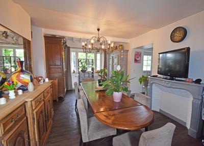 Maison - 232 m² - 8 pièces