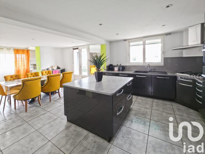 Maison - 206 m² - 8 pièces