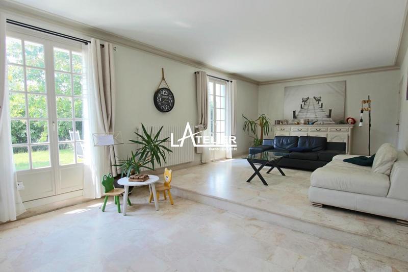 Maison - 220 m² - 7 pièces