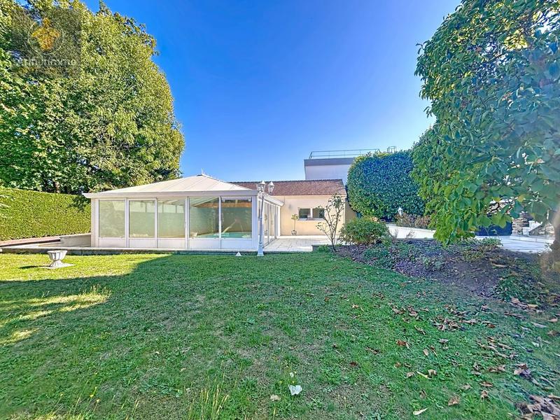 Maison - 200 m² - 8 pièces