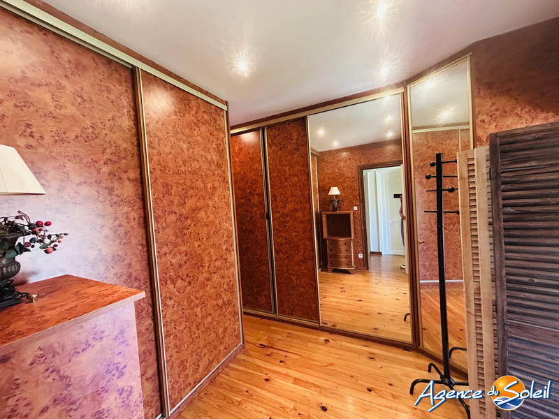 Maison - 181 m² - 6 pièces