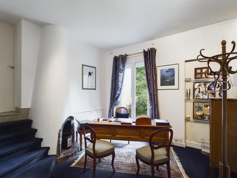 Maison - 280 m² - 9 pièces