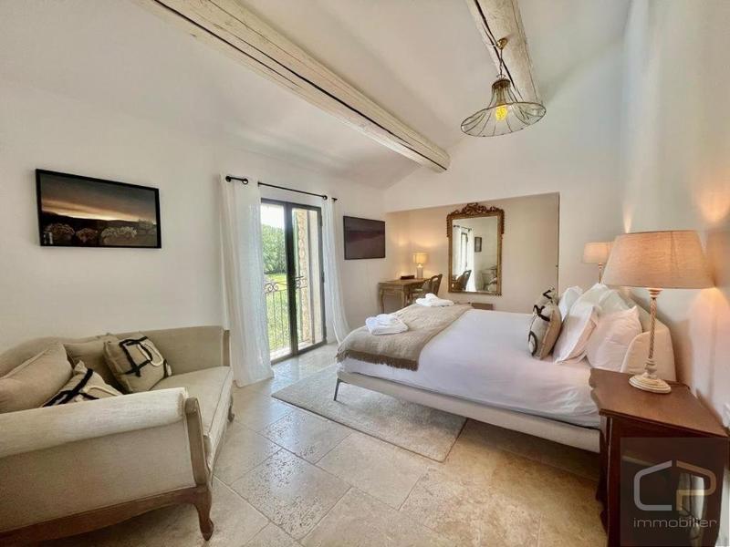 Mas - 500 m² - 12 pièces