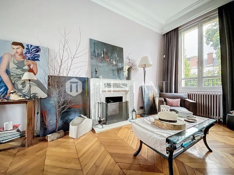 Maison - 300 m² - 9 pièces