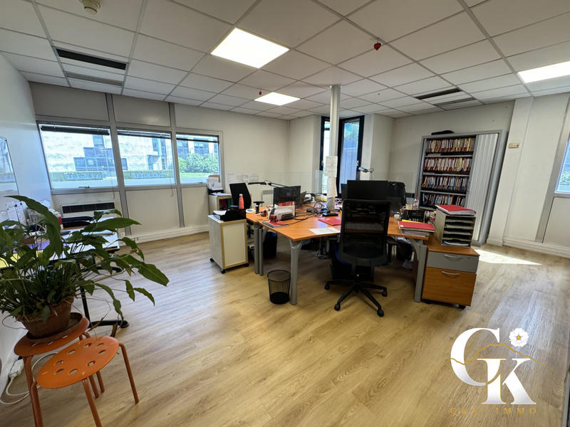 Bureau - 749 m²