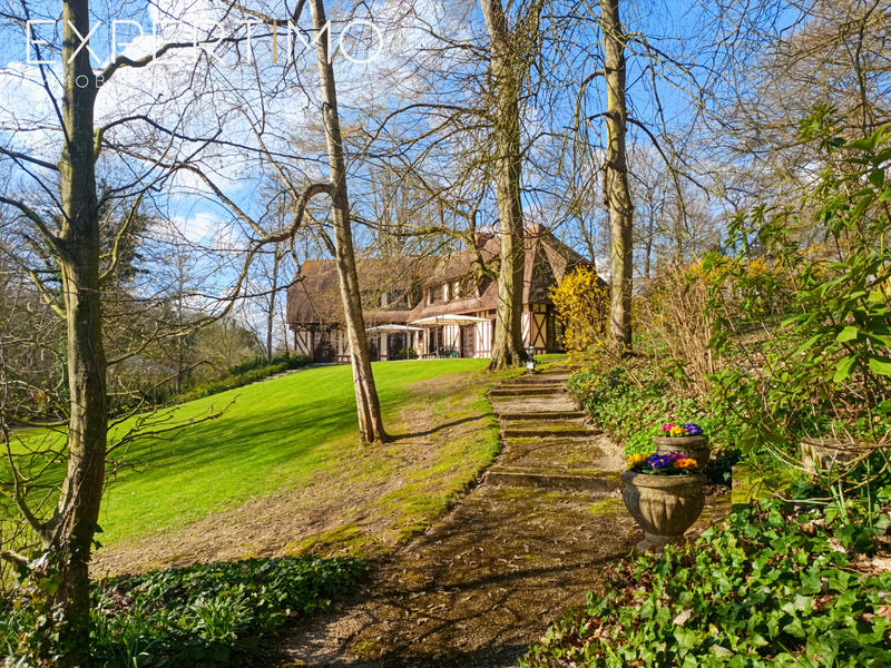 Maison - 388 m² - 11 pièces