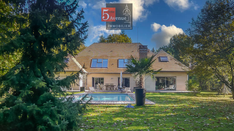 Maison - 400 m² - 8 pièces