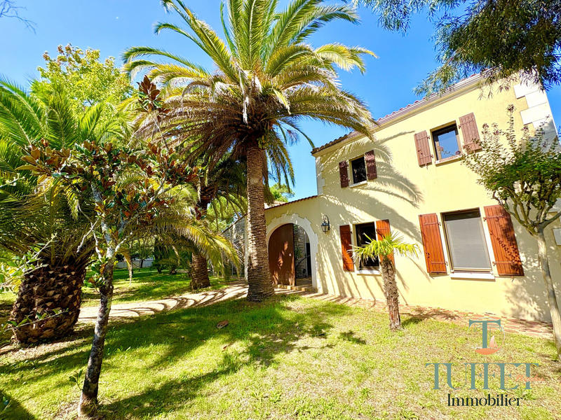 Villa - 256 m² - 9 pièces