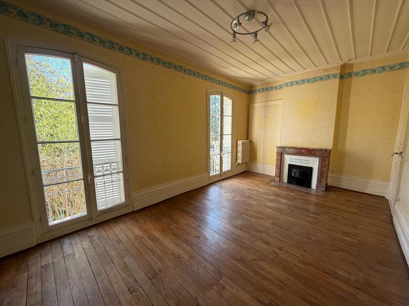 Maison - 262 m² - 9 pièces