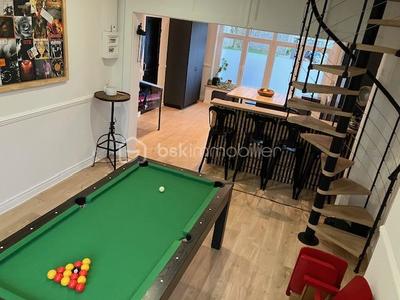 Maison - 228 m² - 9 pièces