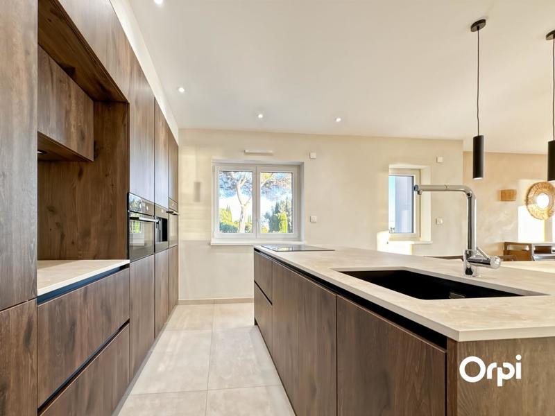 Villa - 230 m² - 6 pièces