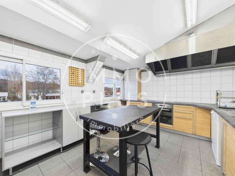 Bureau - 140 m² - 1 pièce