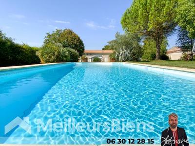 Maison traditionnelle - 227 m² - 10 pièces