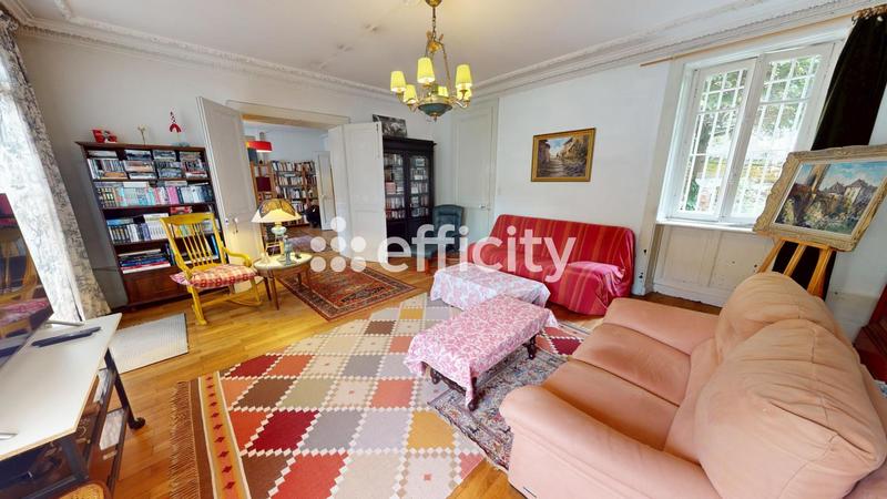 Maison - 296 m² - 12 pièces