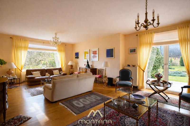 Maison - 216 m² - 9 pièces