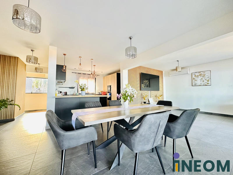 Villa - 250 m² - 8 pièces