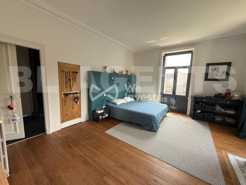 Maison - 390 m² - 5 pièces