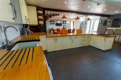 Maison - 321 m² - 12 pièces