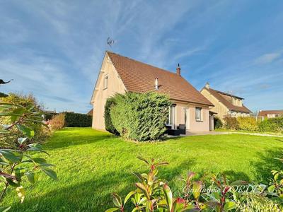 Maison traditionnelle - 109 m² - 4 pièces