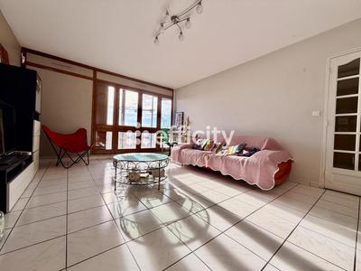 Appartement - 94 m² - 4 pièces